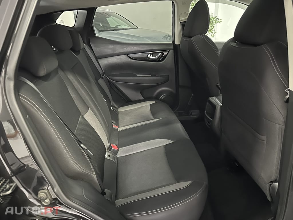 Nissan Qashqai 1.3 DIG-T N-Connecta J18