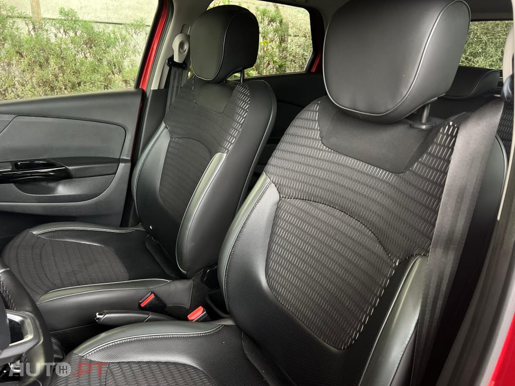 Renault Captur 1.2 TCe Exclusive EDC