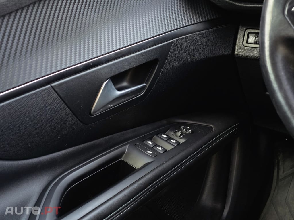 Peugeot 3008 1.5 BlueHDi Allure EAT8