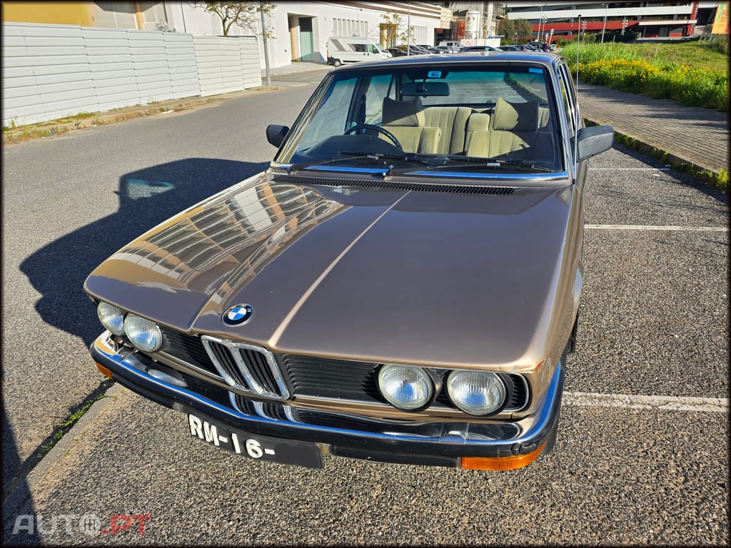 BMW 520 i E12