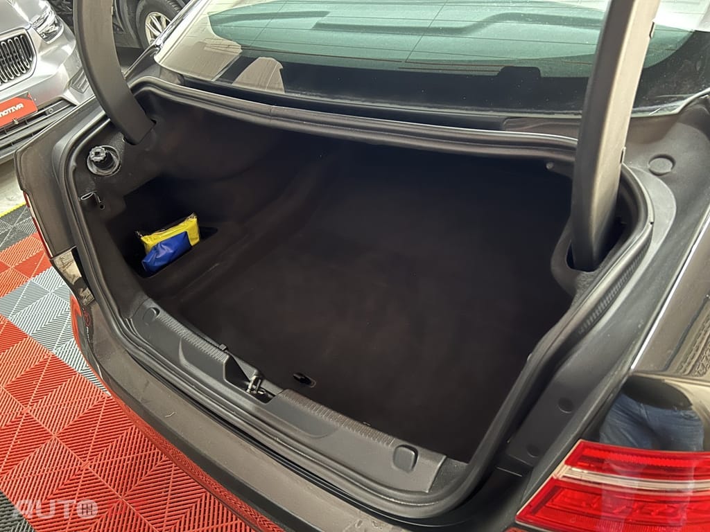 Jaguar XE 2.0 D Prestige