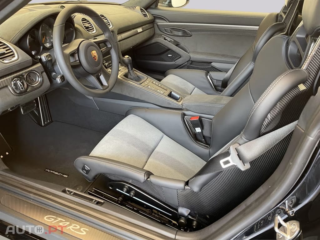 Porsche 718 GT4 RS 