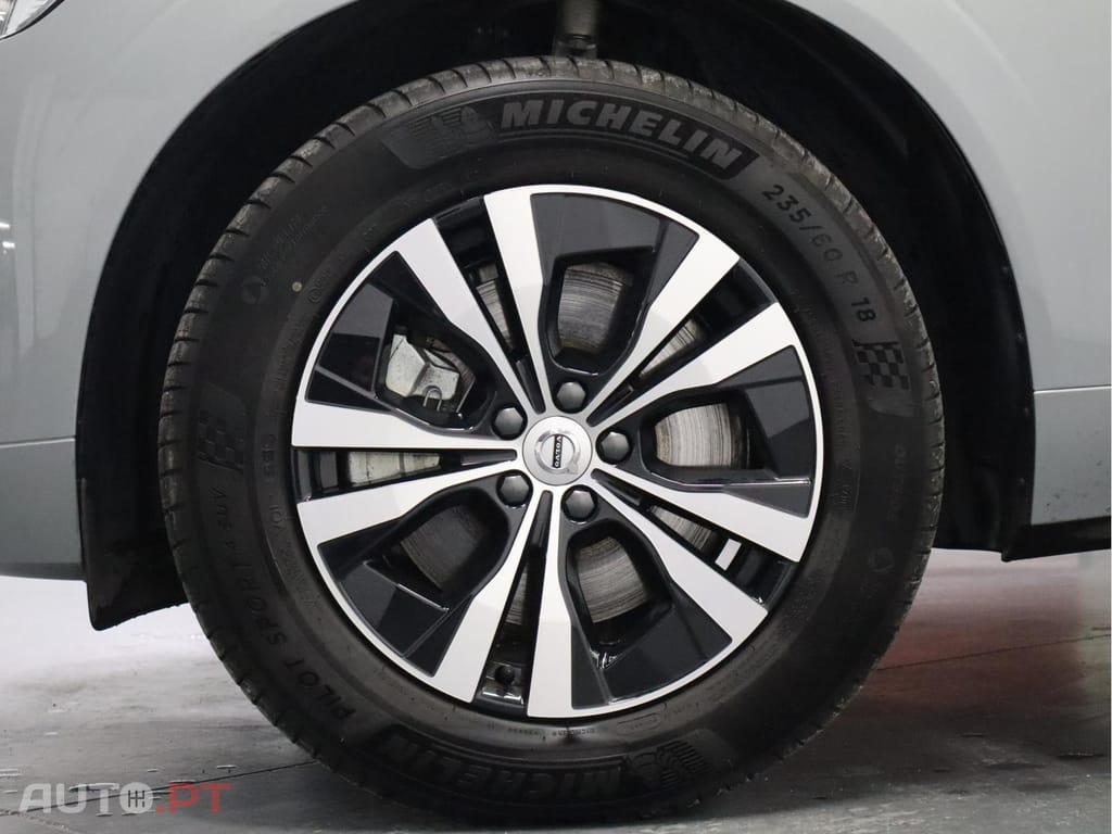 Volvo XC60 2.0 T6 350 AWD PHEV Core Auto