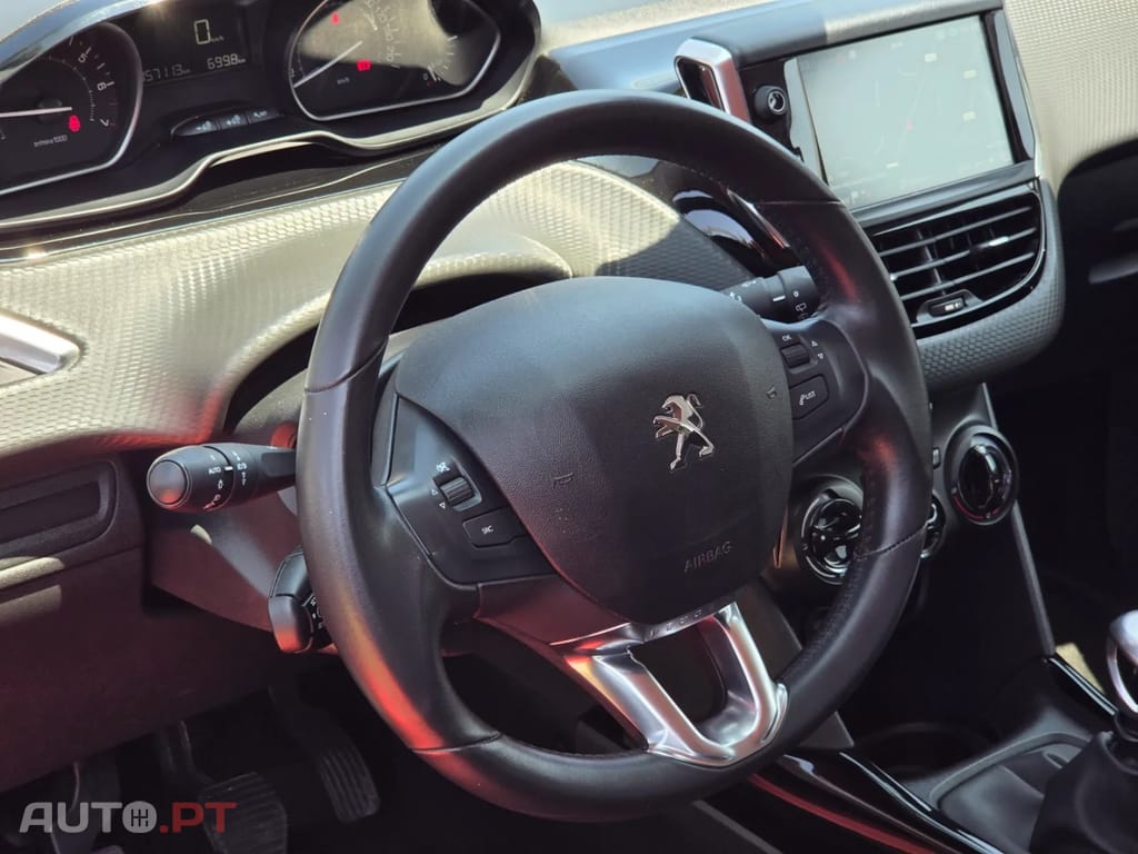 Peugeot 2008 1.2 PureTech Signature