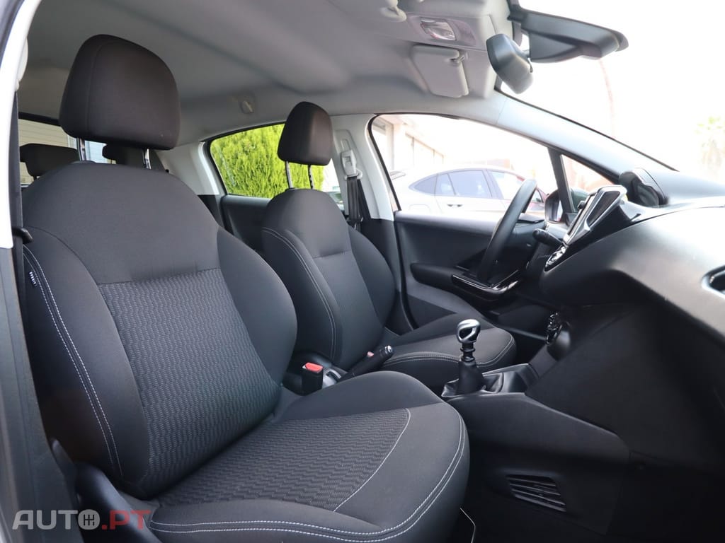 Peugeot 208 1.5 Hdi — fotografia 10