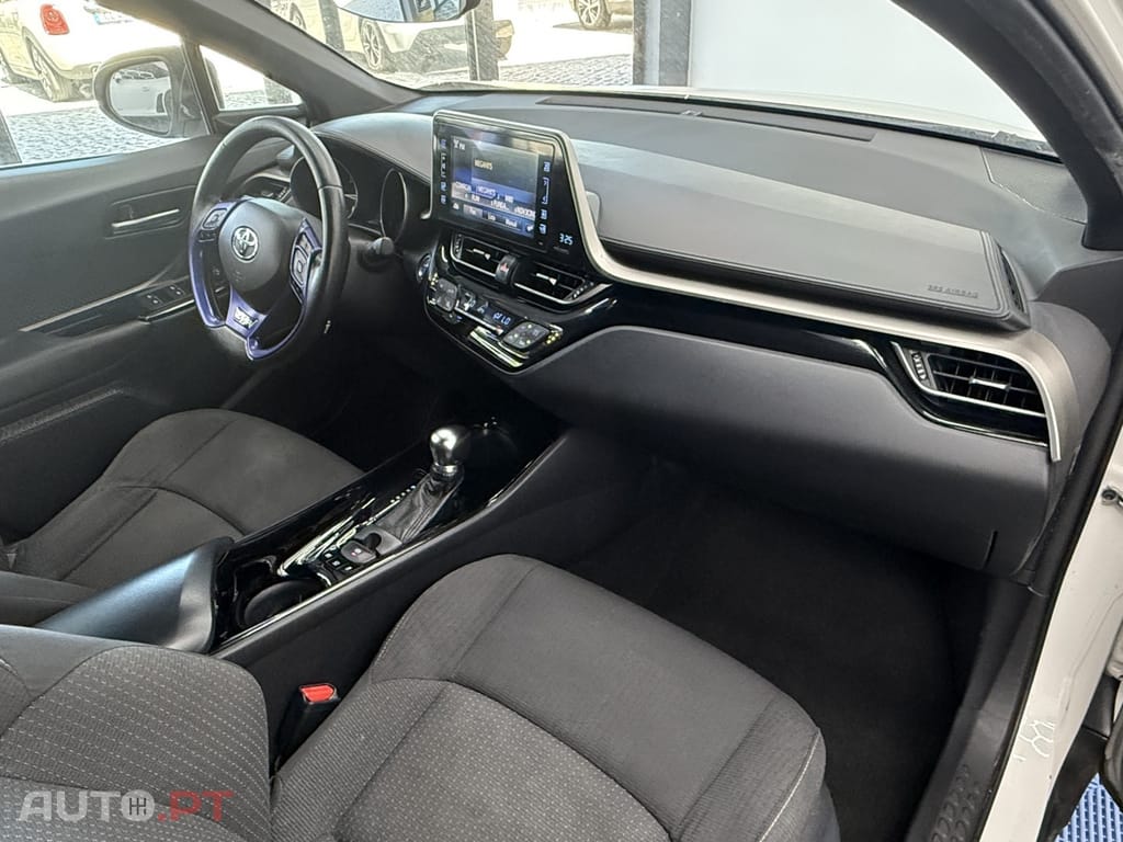 Toyota C-HR 1.8 Hybrid Square Collection
