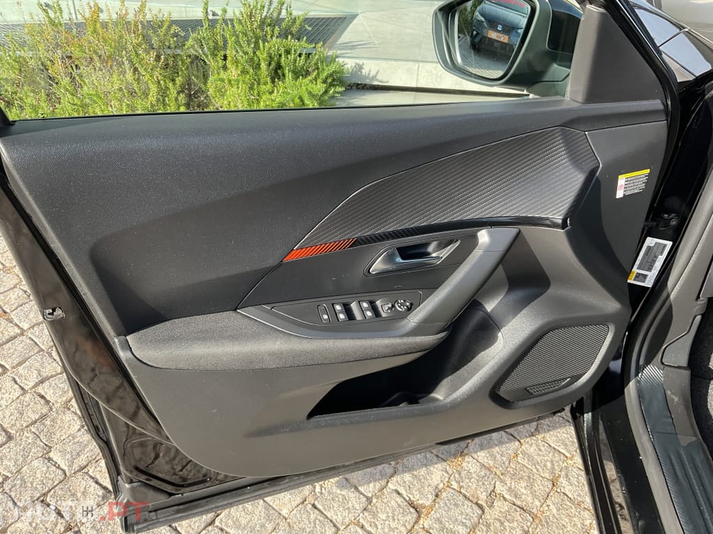 Peugeot E-2008 50 kWh Active