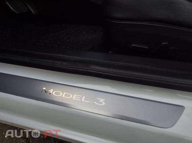 Tesla Model 3 Standard Range Plus RWD