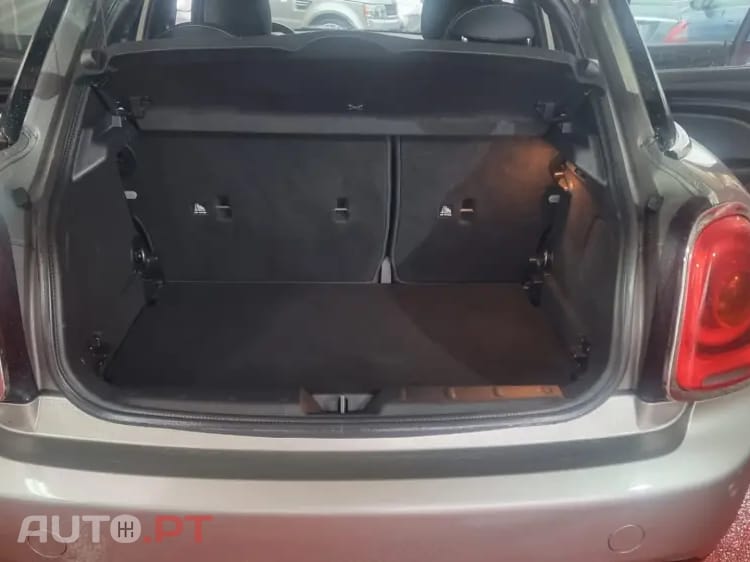 MINI Cooper Cooper D Auto