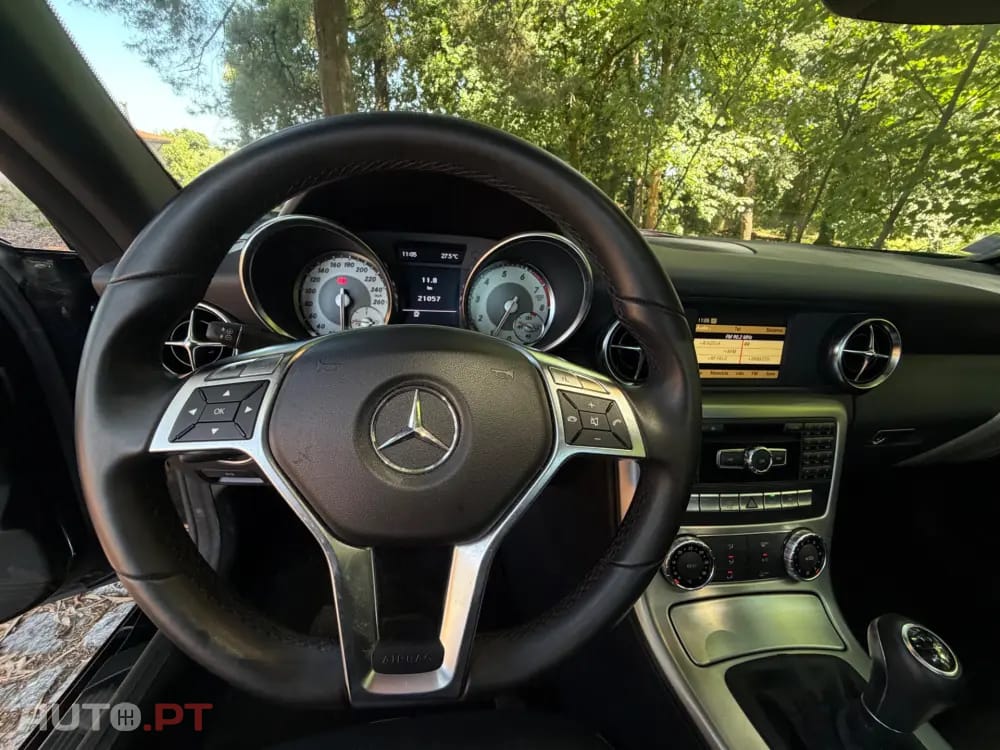 Mercedes-Benz SLK 200 Outro