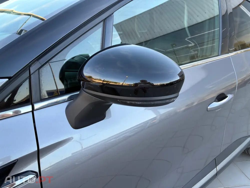 Renault Captur 1.6 HYBRID E-TECH INTENS