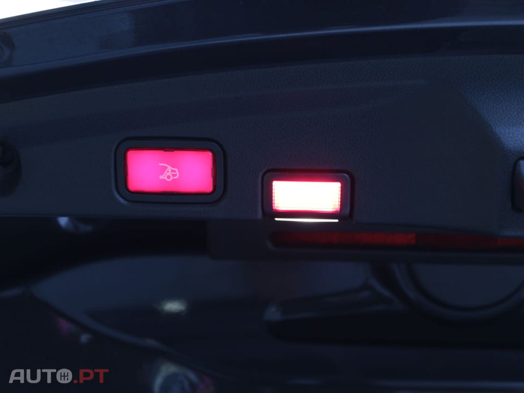 Mercedes-Benz E 220 AMG LINE