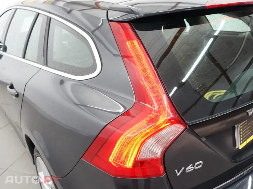 Volvo V60 2.4 D6 Momentum AWD Phev