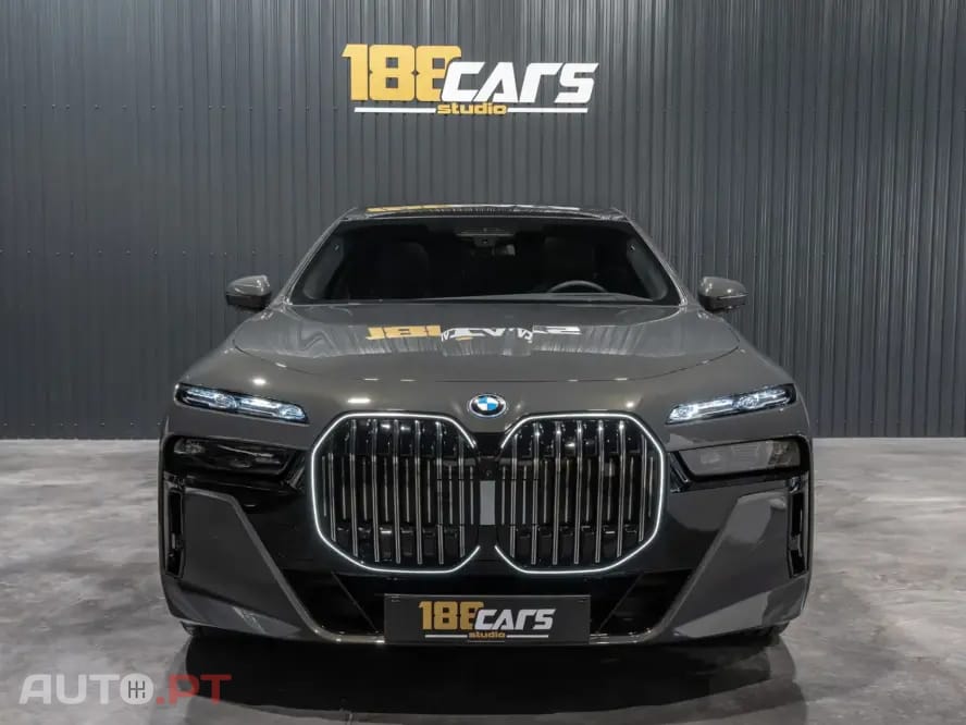 BMW 750 750e xDrive Pack Desportivo M