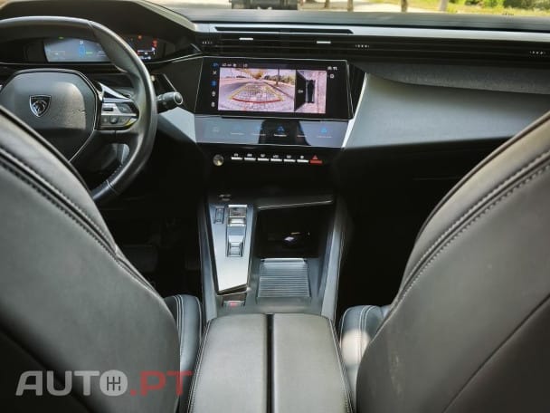 Peugeot 308 1.6 Hybrid Allure Pack e-EAT8 — fotografia 27