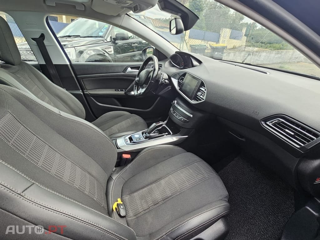 Peugeot 308 BlueHDi 130 EAT8 Allure