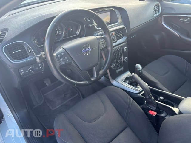 Volvo V40 D2
