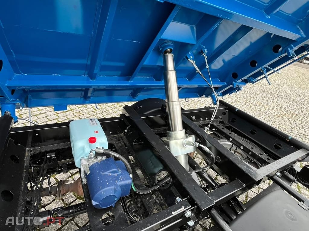 Toyota Dyna 3.0 - 144 CV  BASCULA TRILATERAL