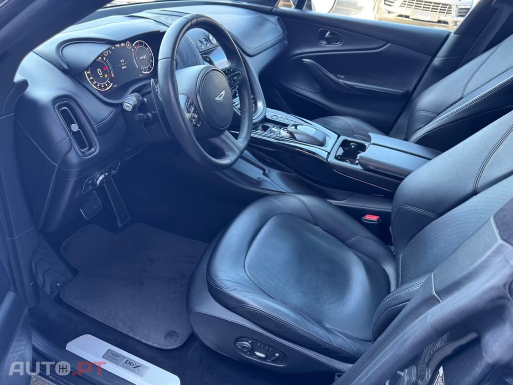 Aston Martin DBX 4.0 V8