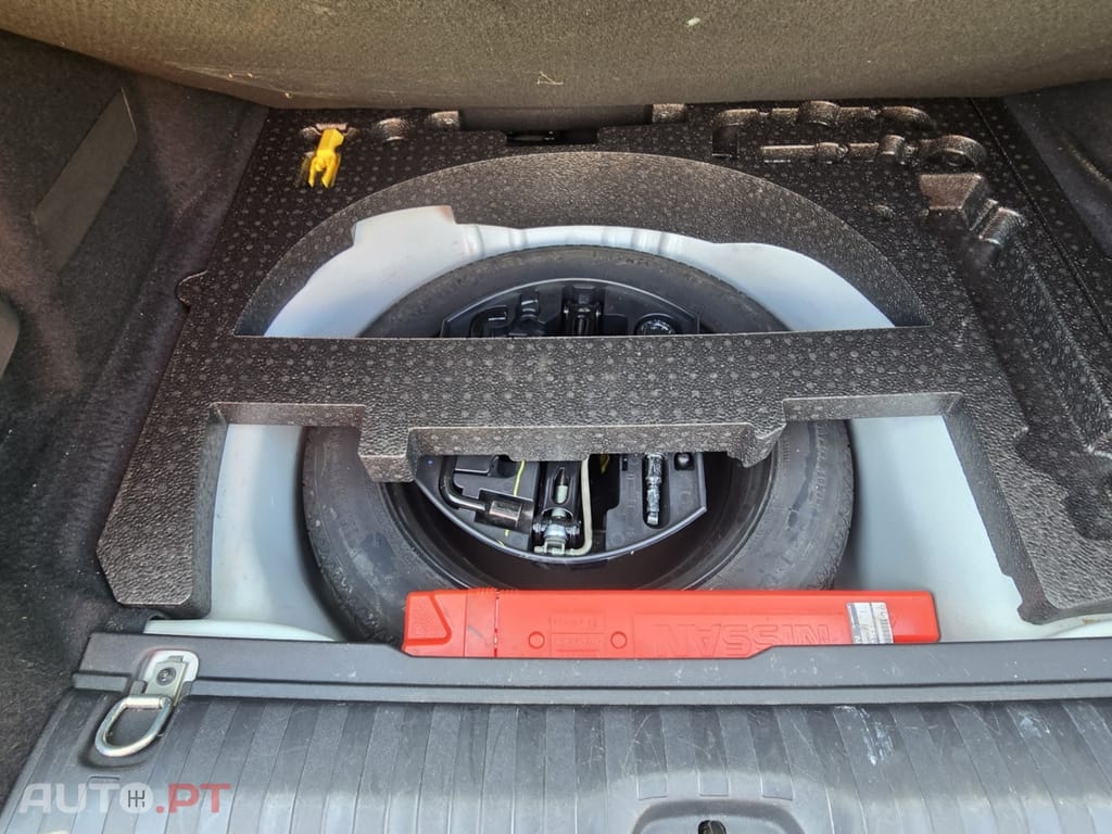Peugeot 2008 1.2 PureTech Allure — fotografia 8