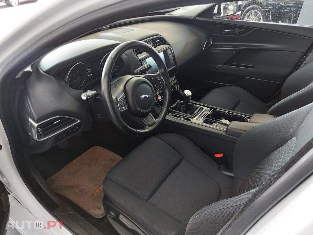 Jaguar XE 2.0 D Prestige