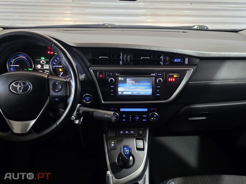 Toyota Auris Touring Sports 1.8 HSD Exclusive - Adaptada A Pessoas Com Mobilidade Reduzida