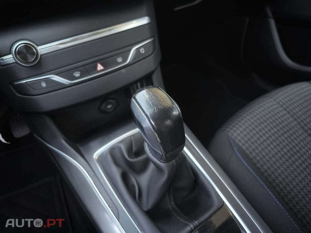 Peugeot 308 1.6 BlueHDi Style J17