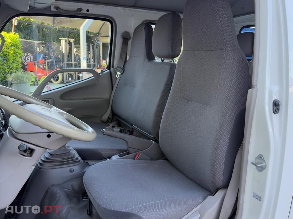 Toyota Dyna 3.0 D4D CABINE DUPLA