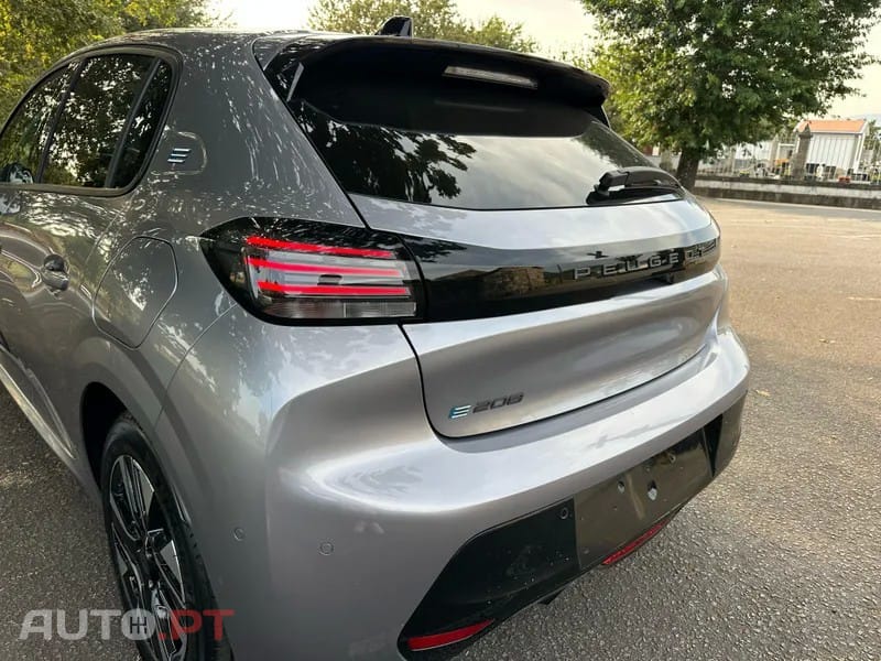 Peugeot E-208 51 kWh Allure
