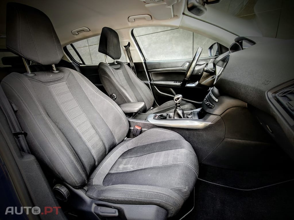 Peugeot 308 1.2 PureTech Allure Full LED