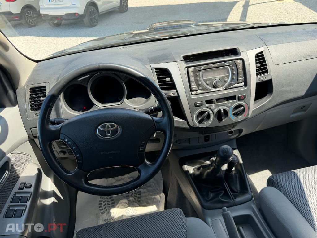 Toyota Hilux 2.5 D-4D 4WD CD Tracker
