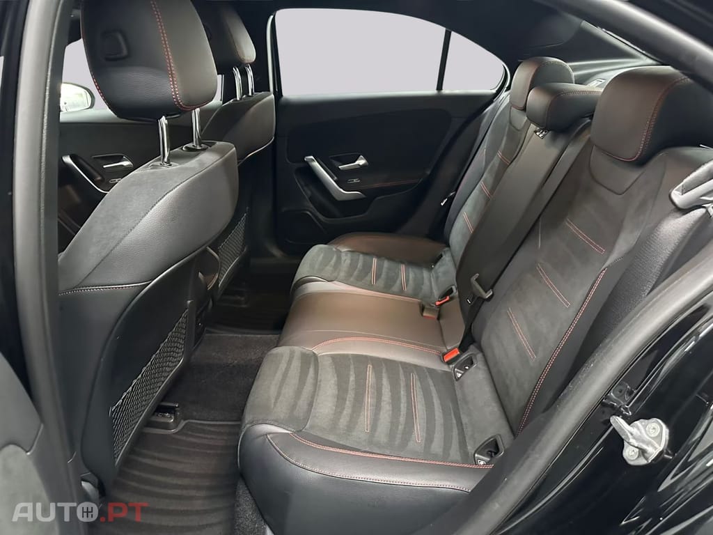 Mercedes-Benz A 250 I.V.A DEDUTIVEL e AMG