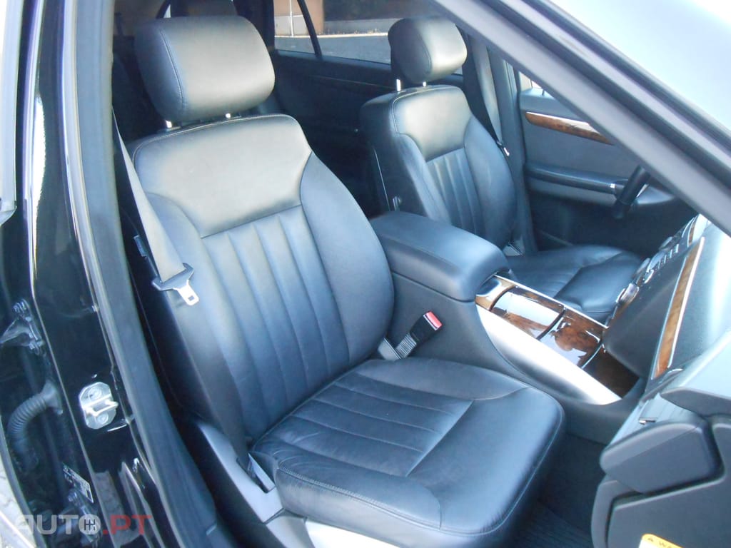Mercedes-Benz R 320 4 MATIC