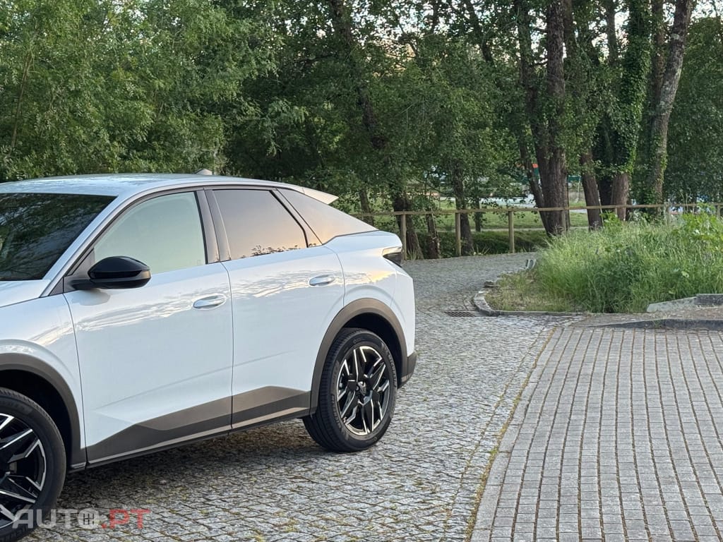 Peugeot 3008 1.2 Hybrid Allure e-DCS6