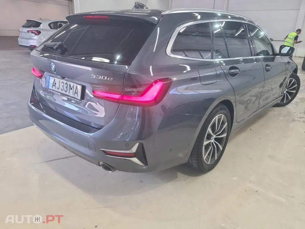 BMW 330 e Touring Line Luxury Auto