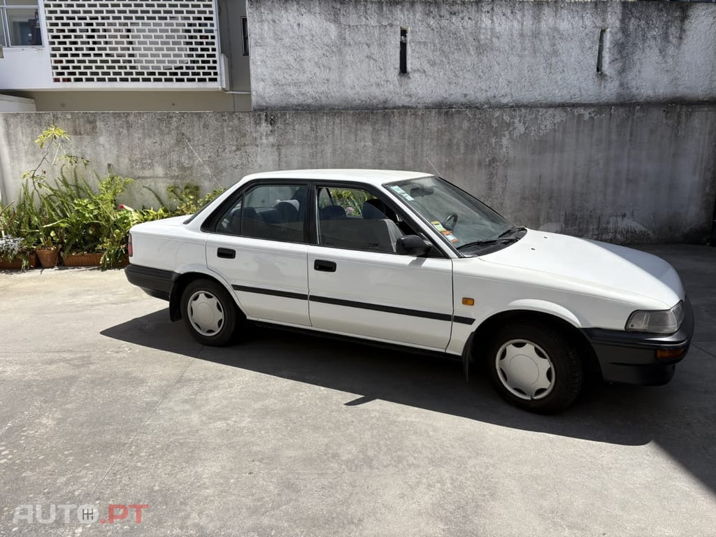 Toyota Corolla Sedan