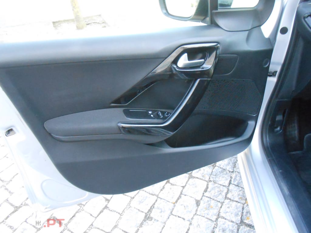 Peugeot 208 208 1.4 HDi Active