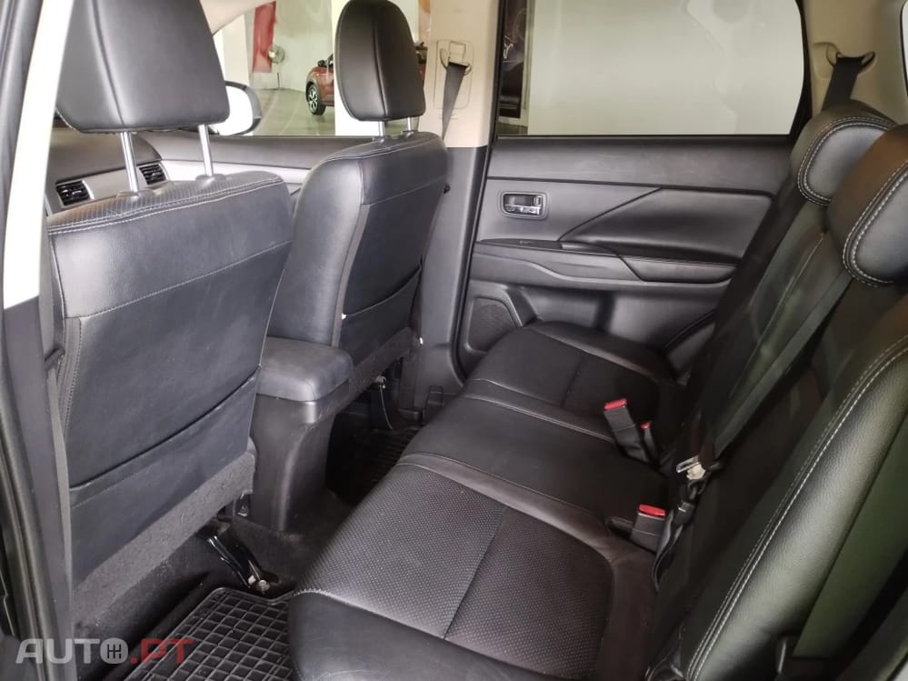 Mitsubishi Outlander 2.2 DI-D Instyle Navi