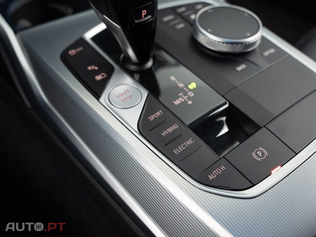 BMW 330 e Line Luxury Auto