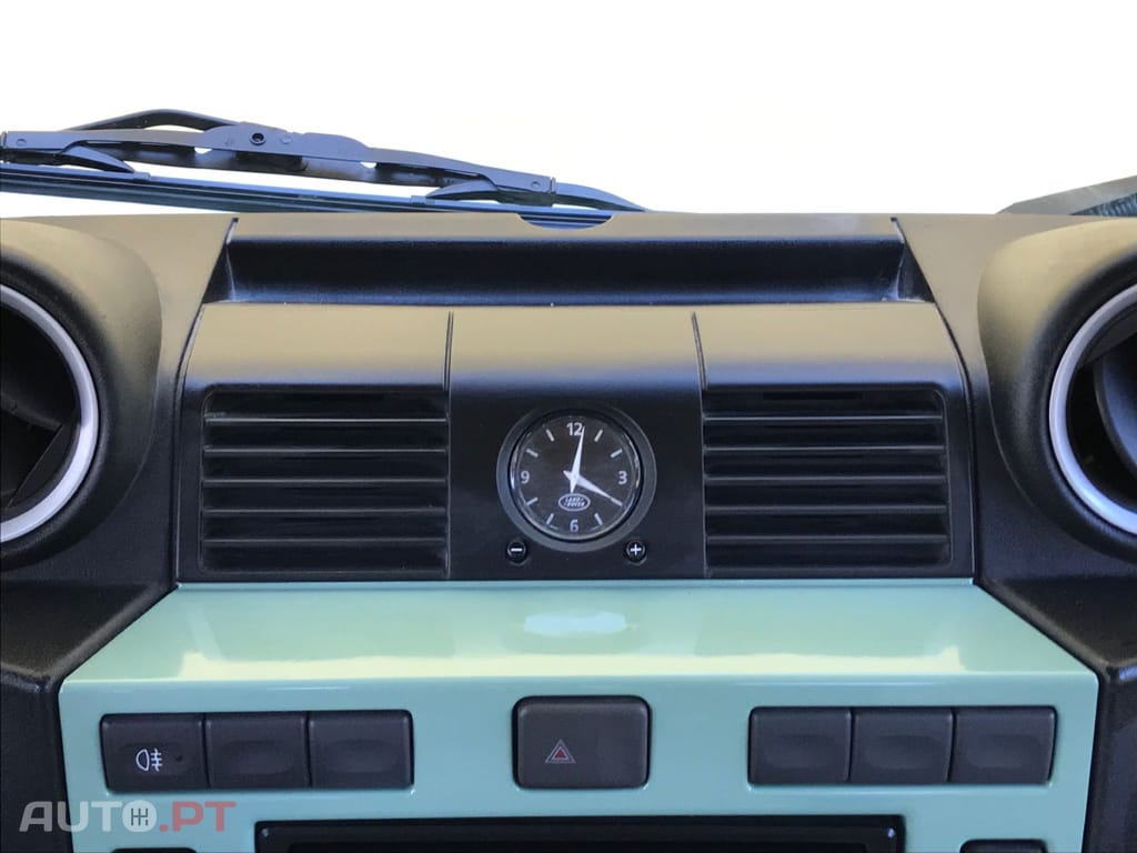 Land Rover Defender TD4 PUMA HERITAGE