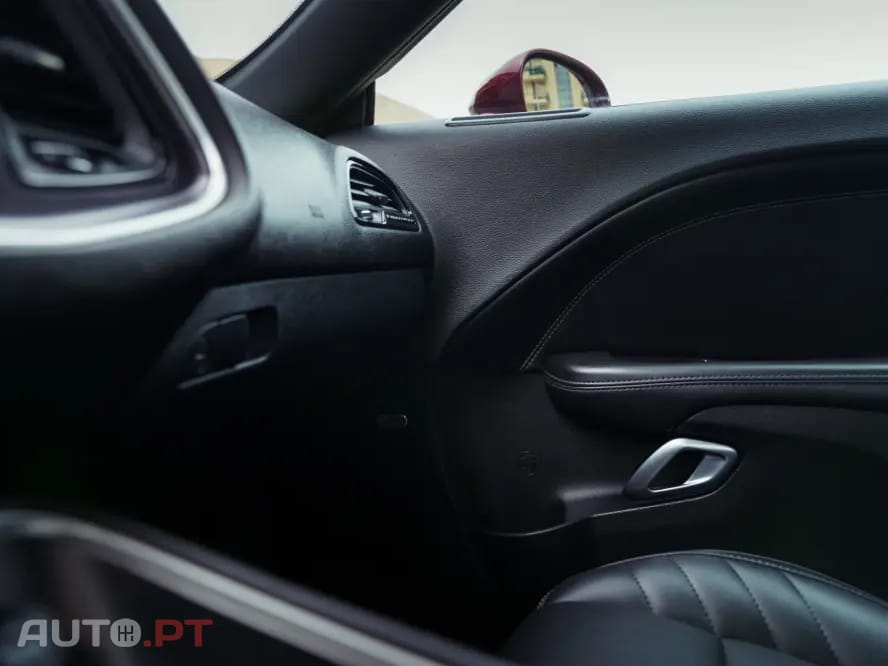 Dodge Challenger Auto SXT Plus