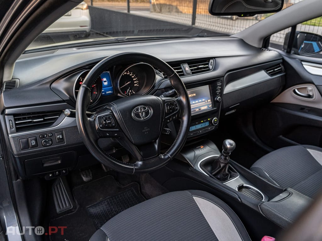 Toyota Avensis 2.0 D-4D Premium