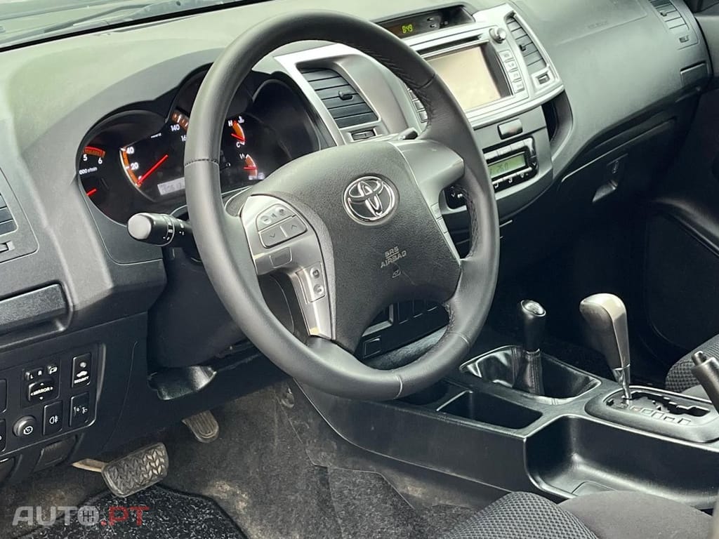 Toyota Hilux 3.0 D-4D 4WD CD Tracker CA