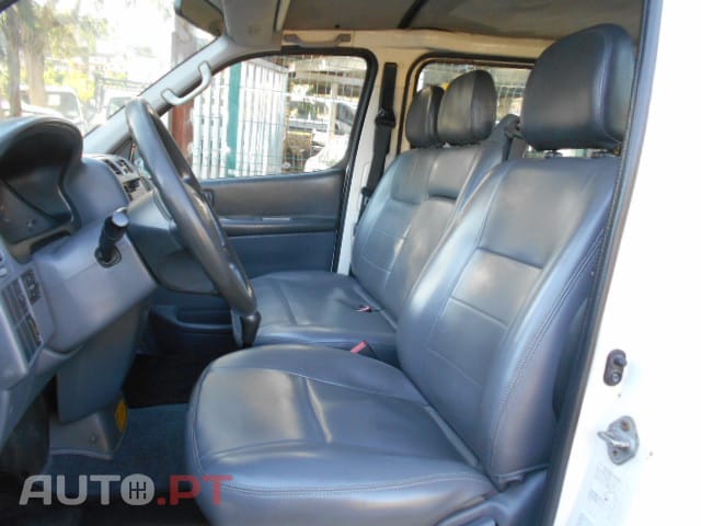 Toyota HiAce 2.5D-4D 6Lugares