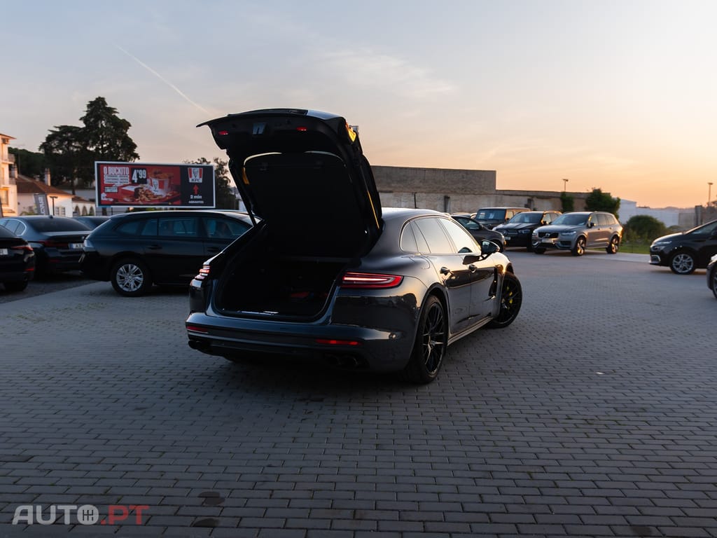 Porsche Panamera 4 E-Hybrid