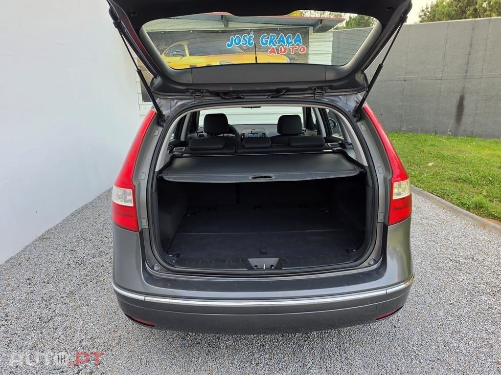 Hyundai i30 1.6 CRDI blue Comfort — fotografia 5
