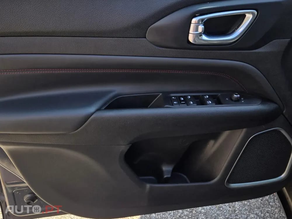 Jeep Compass 1.3 T-GDI 4xe Auto Trailhawk — fotografia 10
