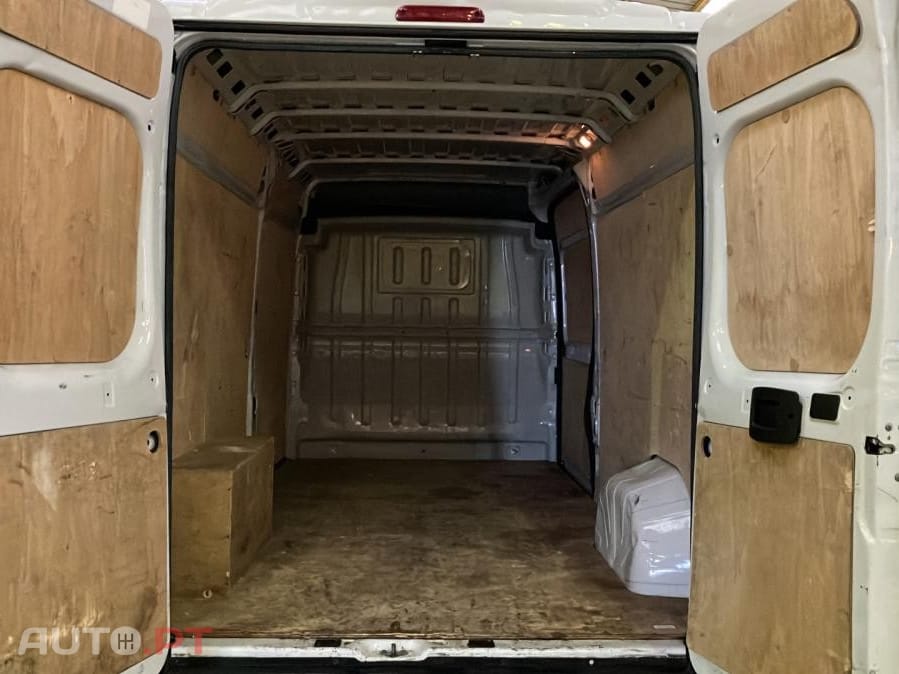 Peugeot Boxer 2.2 BlueHDi 333 L3H2 Premium