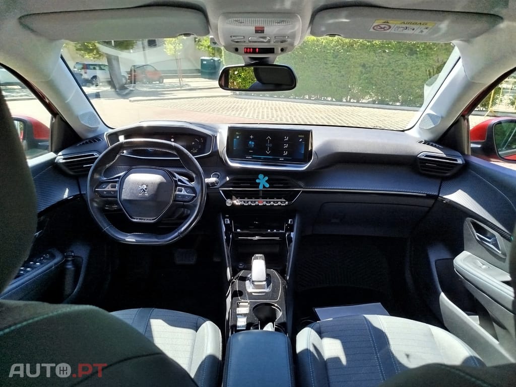 Peugeot 208 Allure 50 kWh 136cv