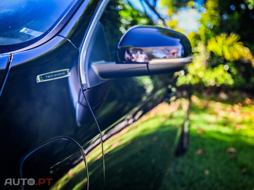 Volvo V60 2.4 D6 R-Design Momentum AWD Phev